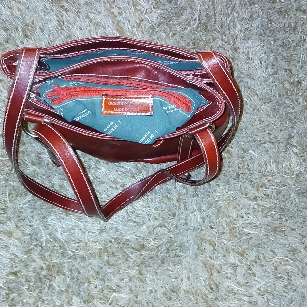 Elegant Brown Leather Shoulder Bag - Picture 6 of 6